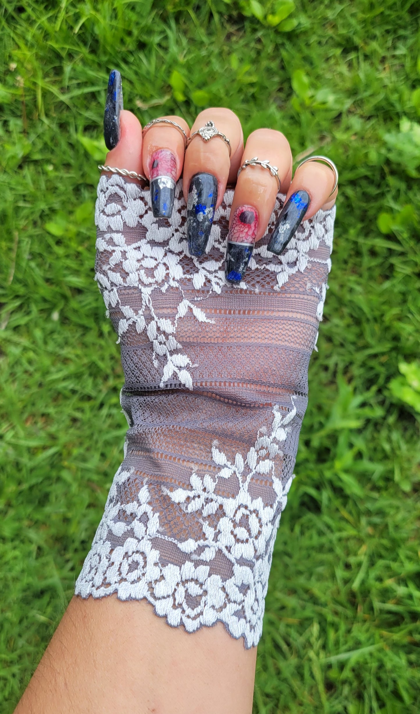 Lace Nailfie Sleeves